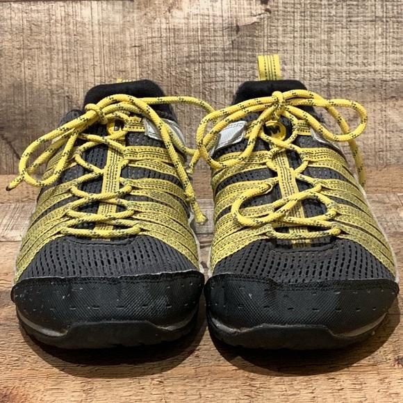 mesh trail shoes